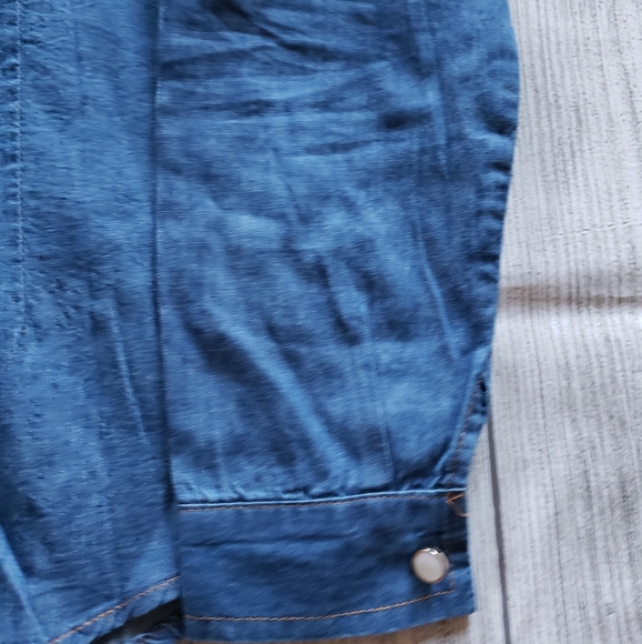 Brand new jean button down sze Medium - Picture 6 of 7